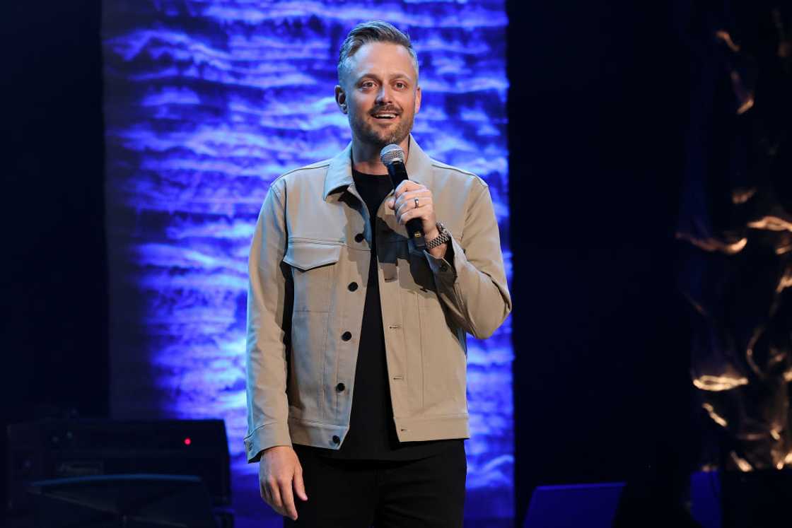 Nate Bargatze onstage for A Country Thing Happened On The Way To Cure Parkinson's