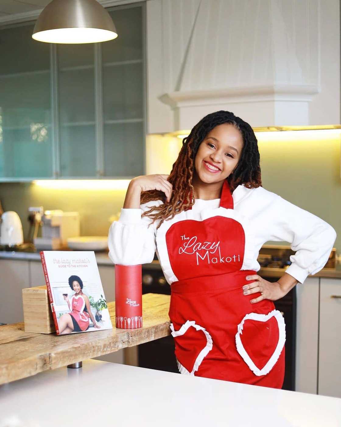 Mpoomy Ledwaba bio: age, baby, spouse, sister, podcast, YouTube, profiles Mpoomy Ledwaba bio: age, baby, spouse, sister, podcast, YouTube, profiles