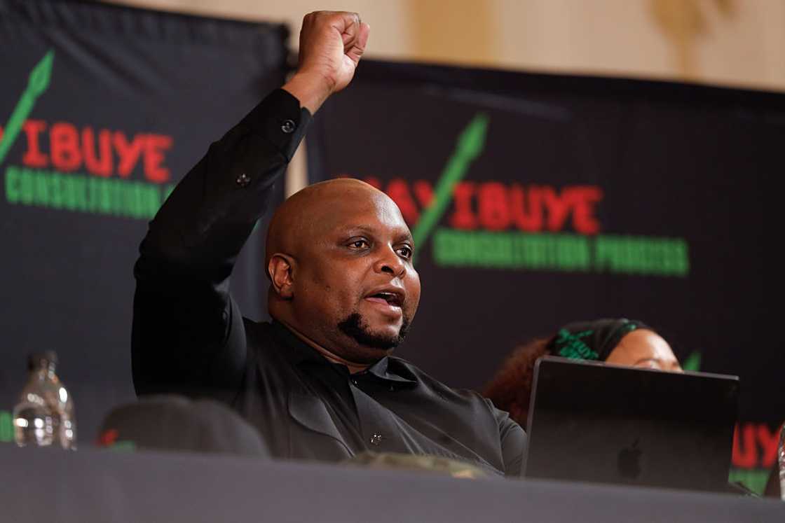 Warras made fun of Floyd Shivambu. Warras made fun of Floyd Shivambu.