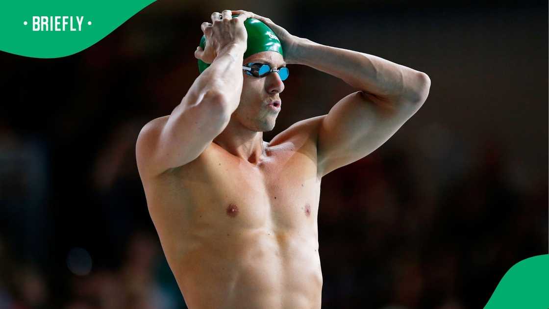 Former South African champion swimmer Roland Schoeman has been criticised by local fans.