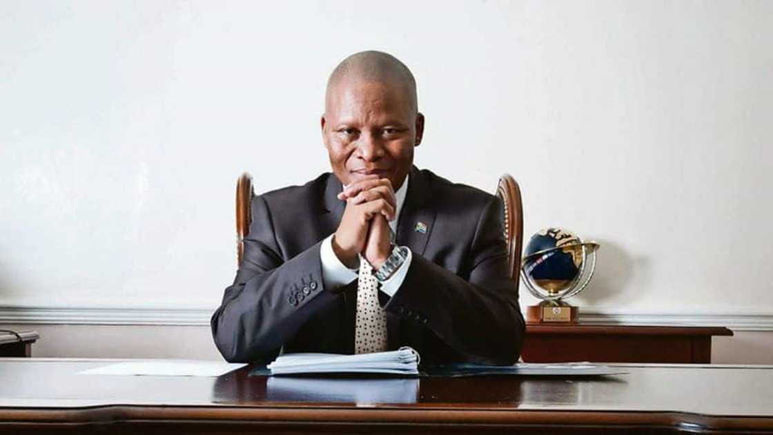 Mogoeng Mogoeng age, children, wife, education, qualifications, prayer and salary