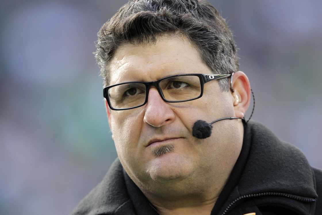 Tony Siragusa during an Eagles-Cardinals game