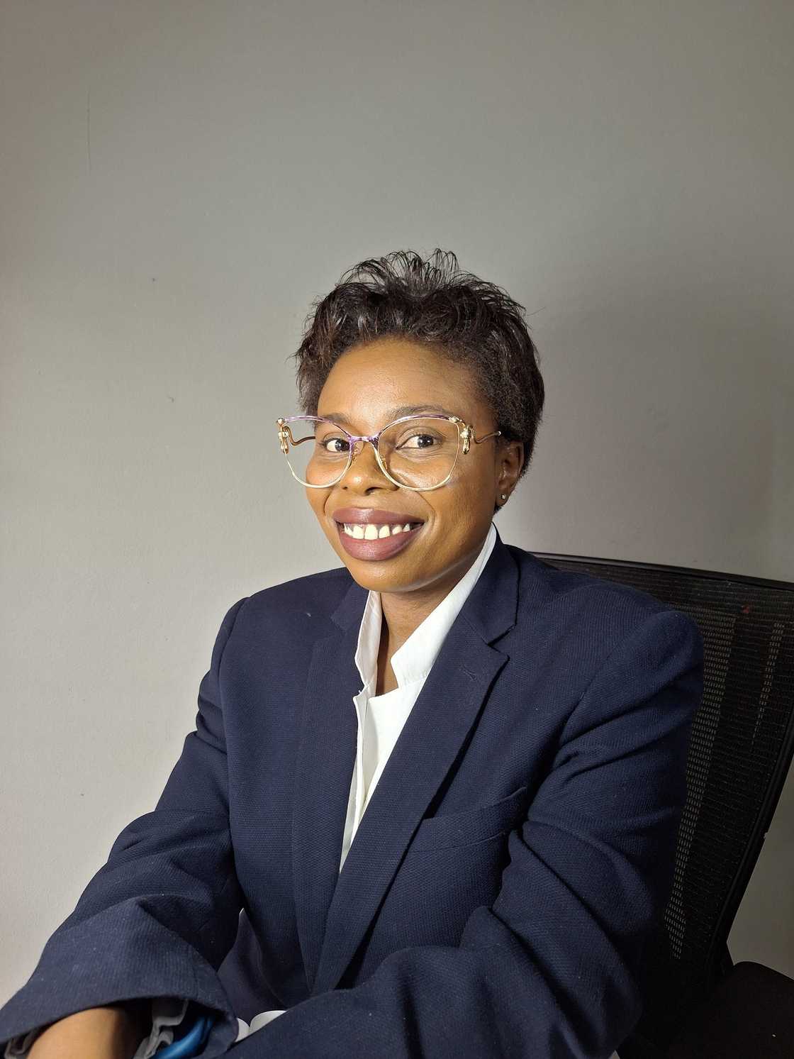 The video also sparked a debate among followers about who the Brigadier was shading during her testimony