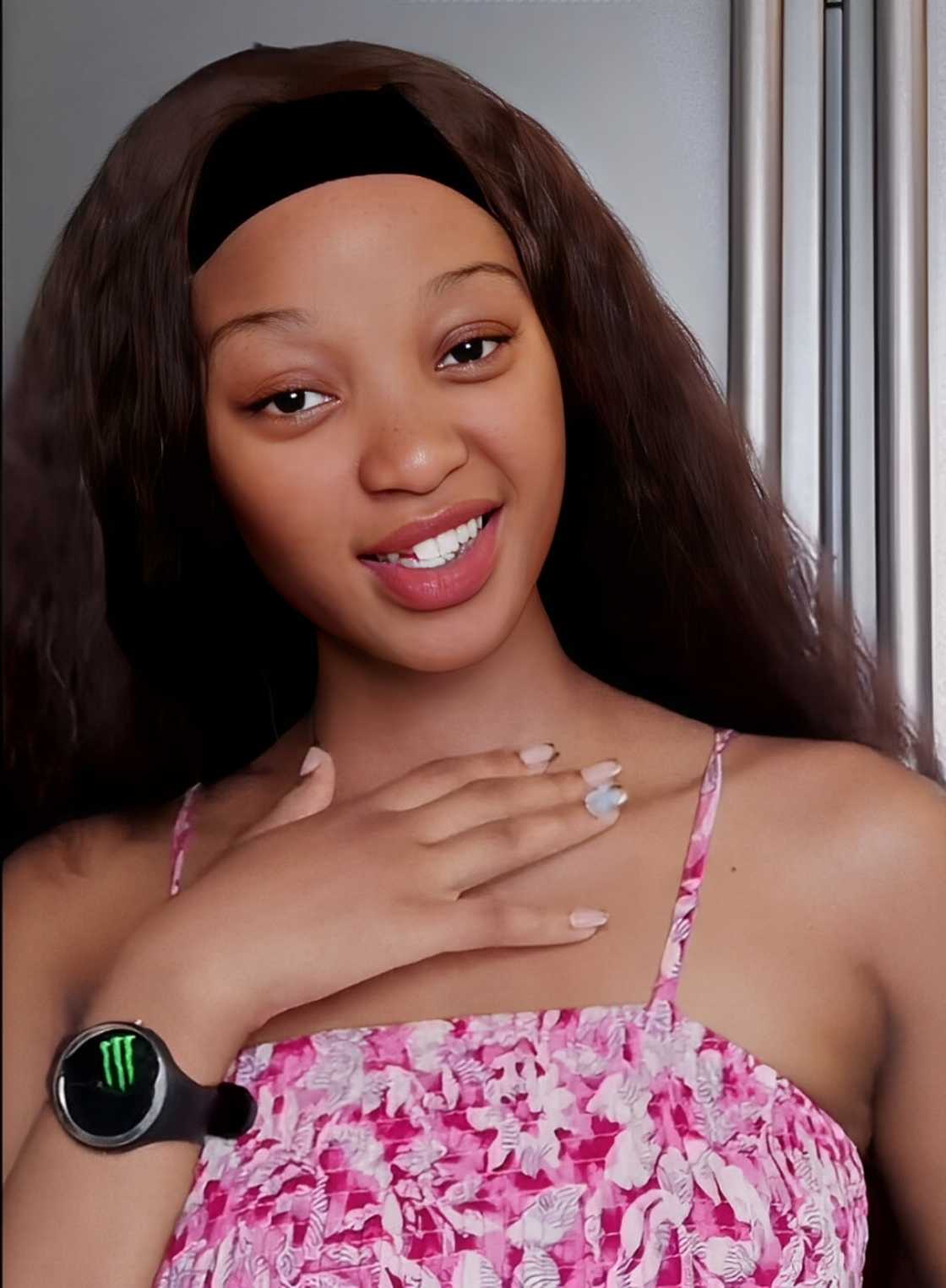 A young lady unveiled the bag her dad bought for her for campus, which left Mzansi in laughter. A young lady unveiled the bag her dad bought for her for campus, which left Mzansi in laughter.