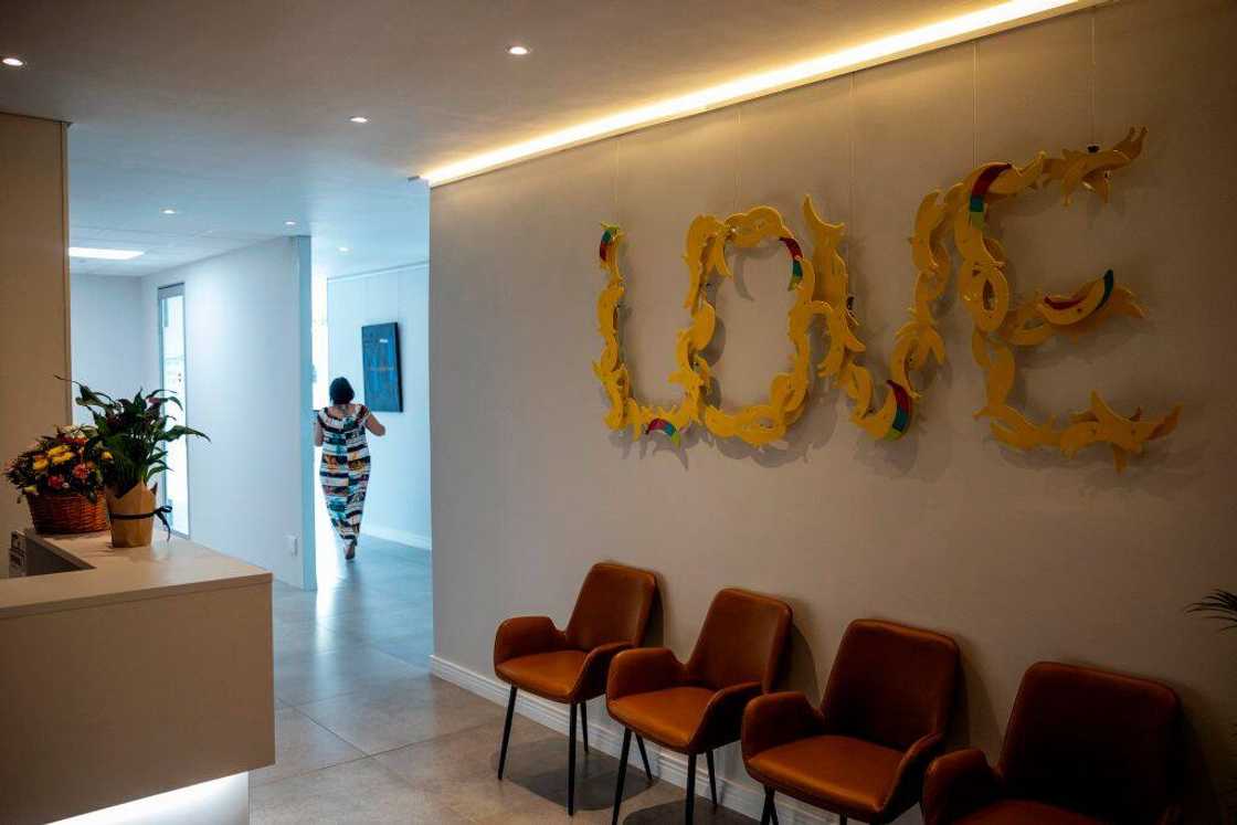 Woman shares video of her journey at a mental clinic. Woman shares video of her journey at a mental clinic.