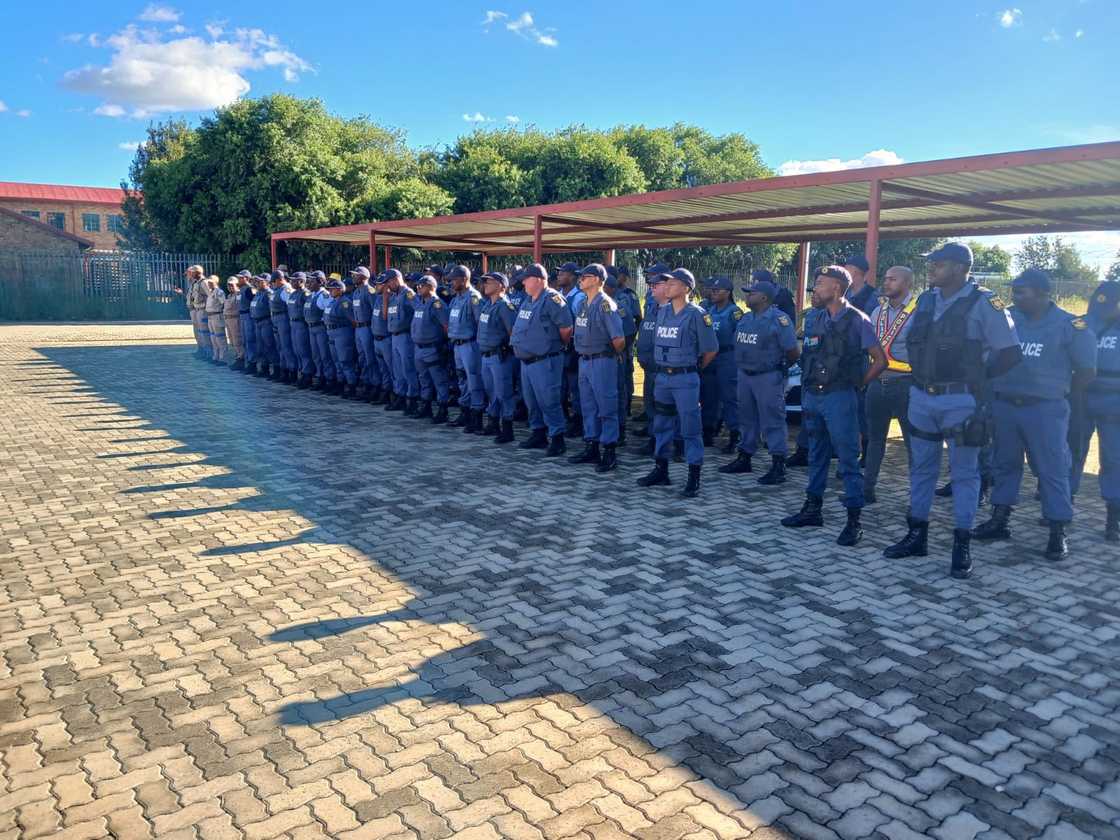 Mpumalanga's top cop, General Zeph Mkhwanazi, applauded the teamwork between the police and community members in apprehending a rape suspect