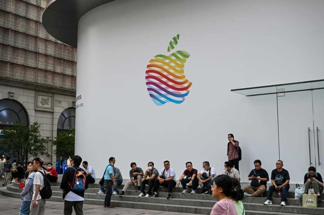 Apple shares fell for a second straight day following reports of Chinese bans on use of iPhones at government buildings Apple shares fell for a second straight day following reports of Chinese bans on use of iPhones at government buildings