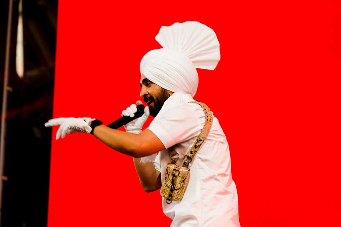 Diljit Dosanjh onstage Diljit Dosanjh onstage