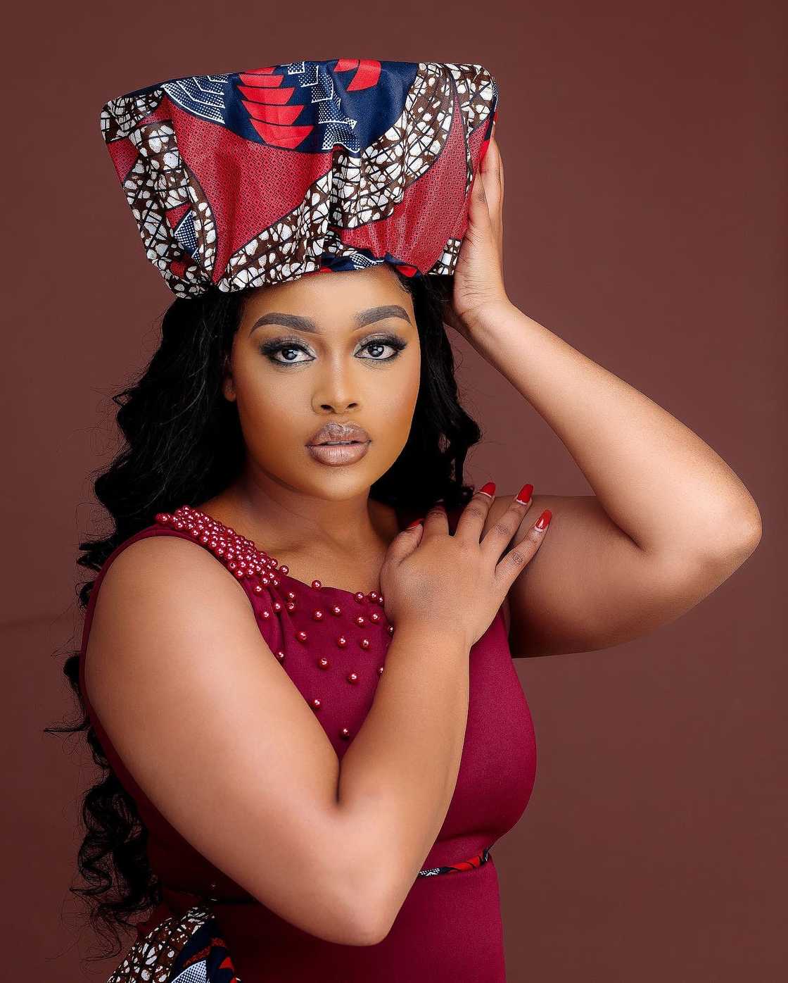 Thendo Zonzo's alleged girlfriend reacts after his viral kiss with Vuyokazi Nciweni
