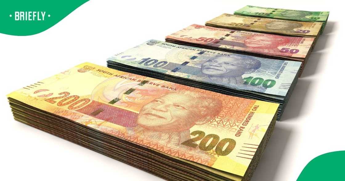 A Zimbabwean man escaped after allegedly stealing almost R900,000 from Mugg & Bean in the Kruger National Park A Zimbabwean man escaped after allegedly stealing almost R900,000 from Mugg & Bean in the Kruger National Park