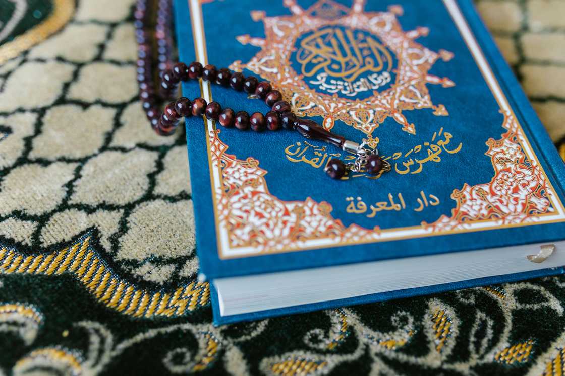 A Brown Misbaha on a blue Quran A Brown Misbaha on a blue Quran