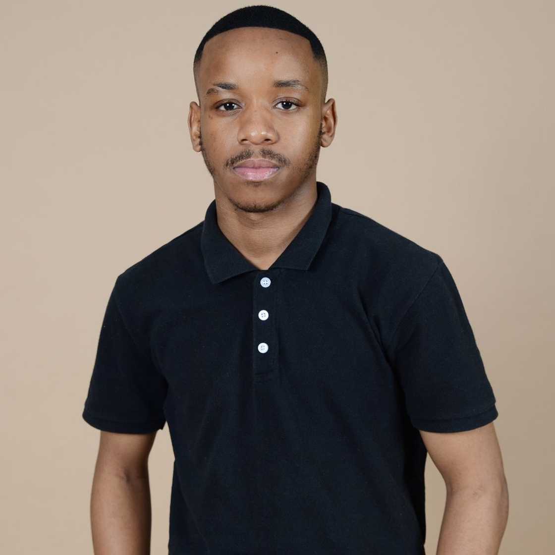 An alumnus from Wits was over the moon as his friend surprised him at graduation. An alumnus from Wits was over the moon as his friend surprised him at graduation.