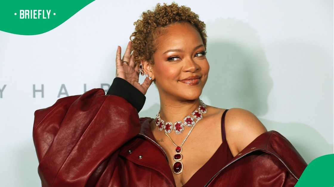 New video of Rihanna convinces fans she's pregnant New video of Rihanna convinces fans she's pregnant