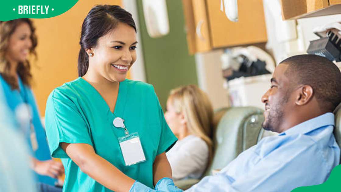 Phlebotomist salaries range from roughly R10,698 to R16,690 Phlebotomist salaries range from roughly R10,698 to R16,690
