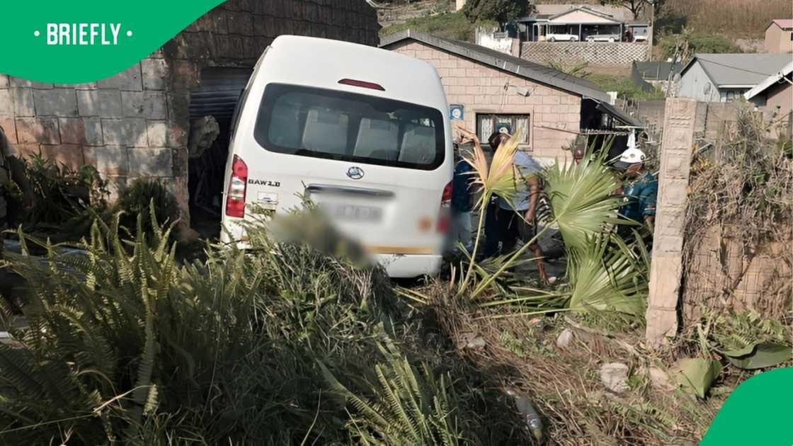 The taxi crashed into the wall The taxi crashed into the wall