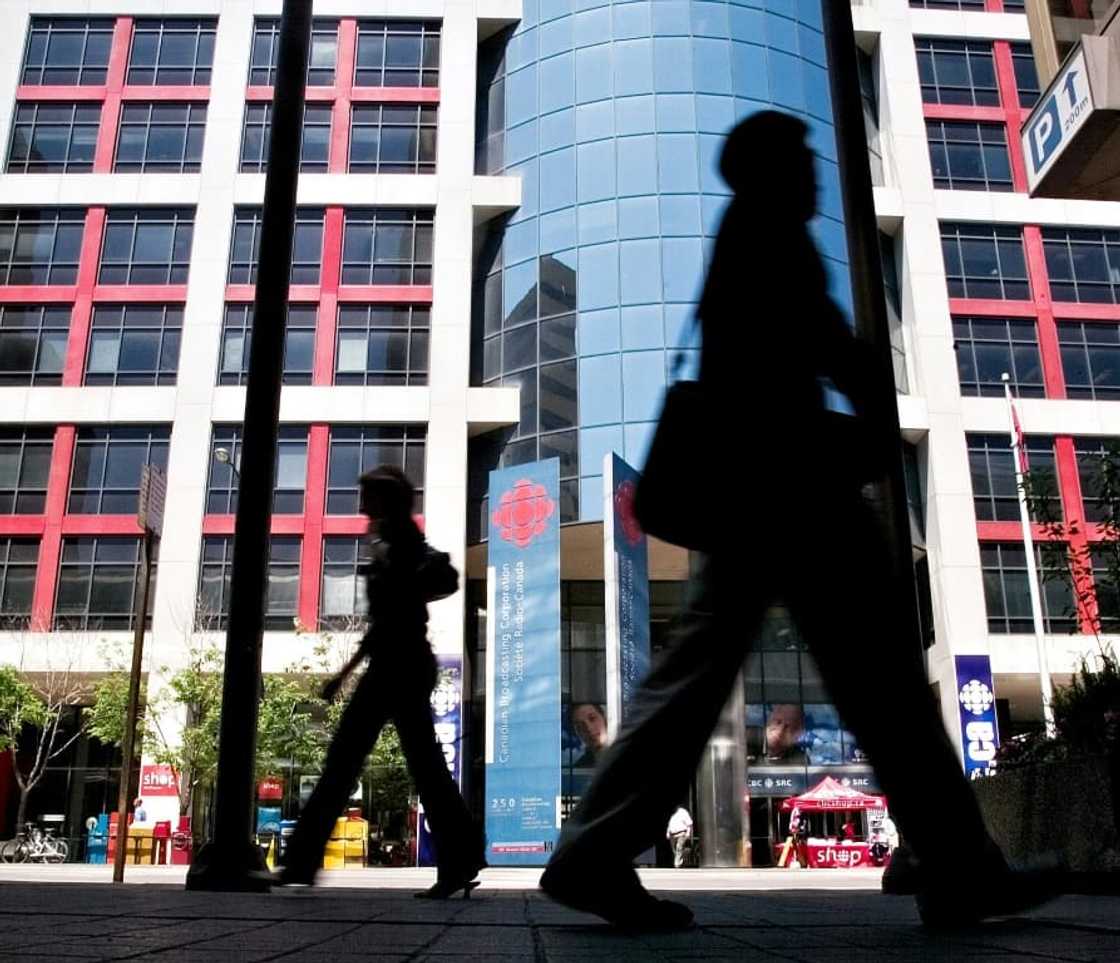 The Canadian Broadcasting Corporation (CBC) is cutting 600 jobs, or 10 percent of its workforce, in the face of financial difficulties The Canadian Broadcasting Corporation (CBC) is cutting 600 jobs, or 10 percent of its workforce, in the face of financial difficulties