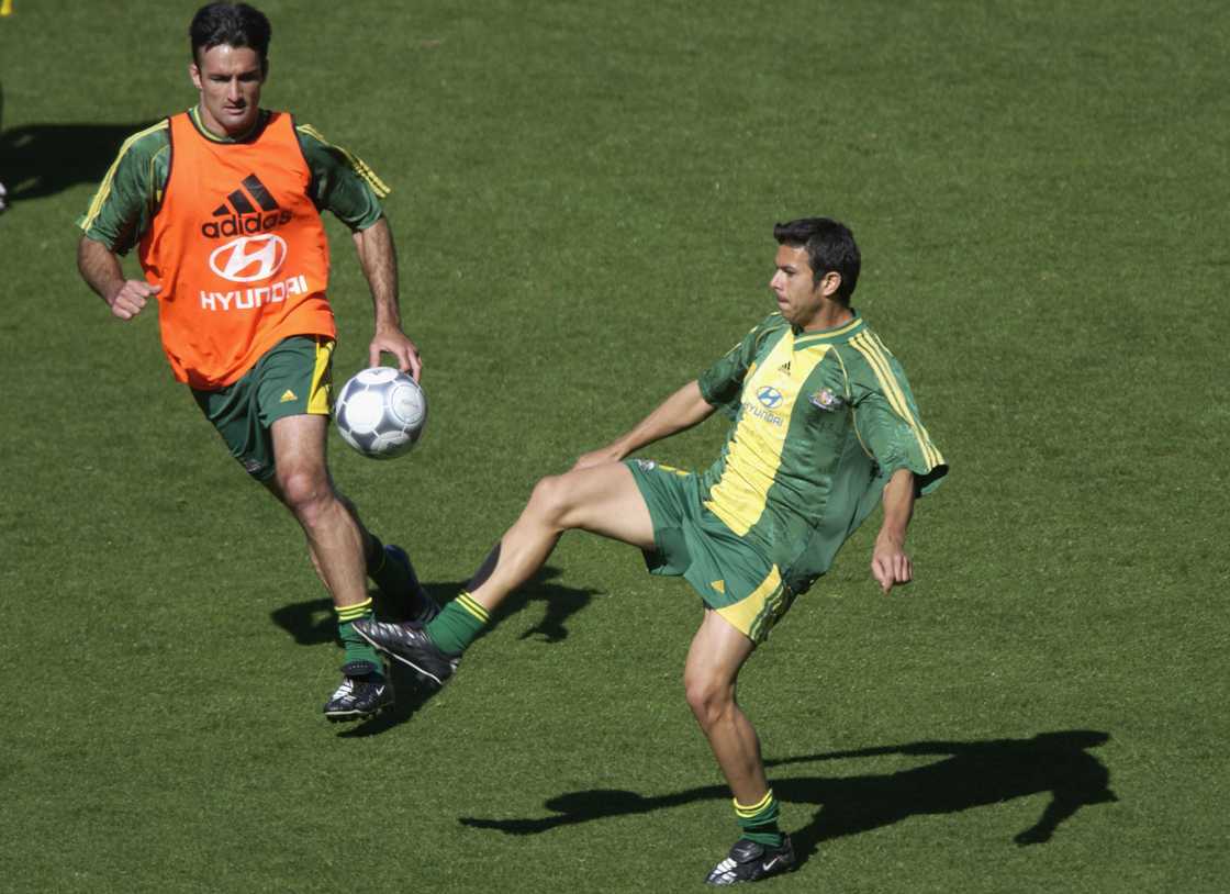 Steve Corica and Shaun Murphy during the World Cup qualifier in 2001