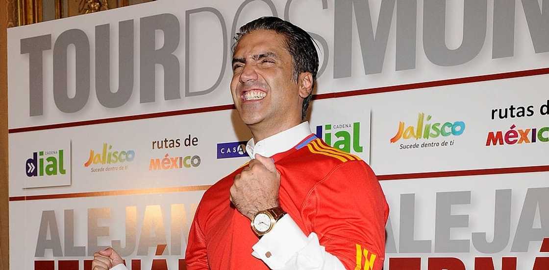Does Alejandro Fernández have kids? Does Alejandro Fernández have kids?