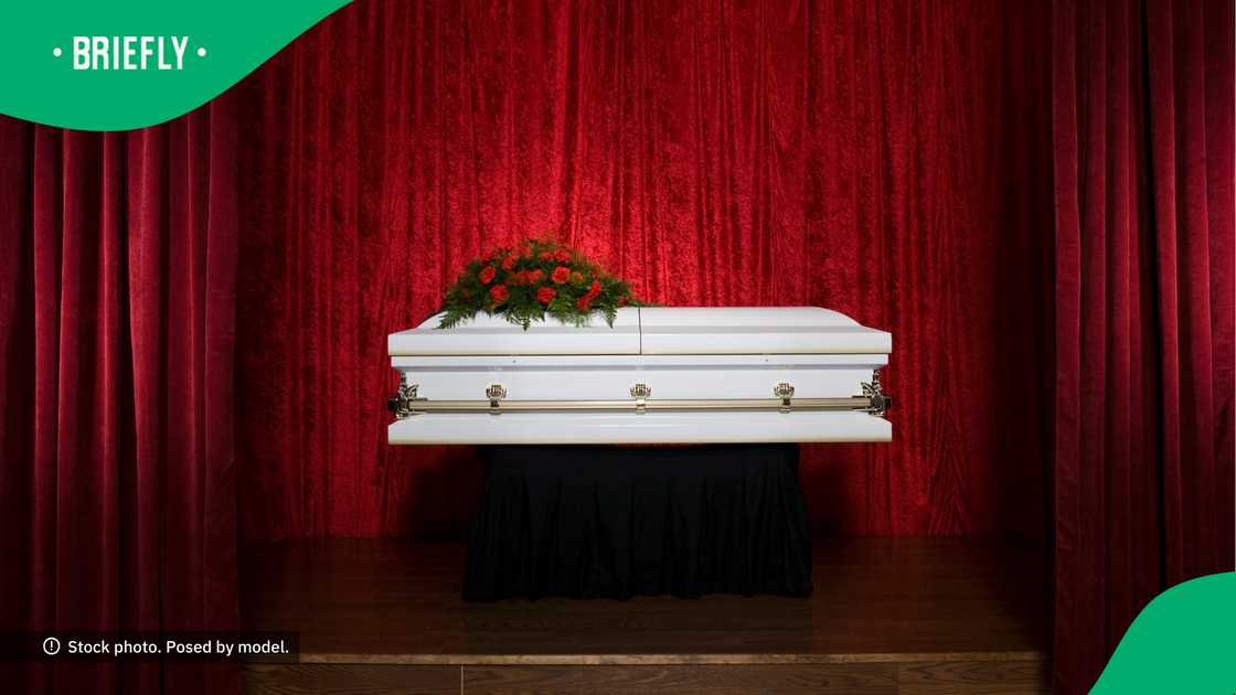 The man gave a scathing critique of the coffin he saw at the funeral. The man gave a scathing critique of the coffin he saw at the funeral.