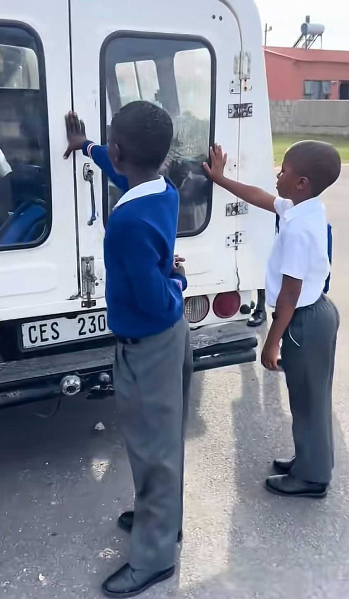 SA was left in awe as pupils prayed over their transportation ahead of back-to-school.