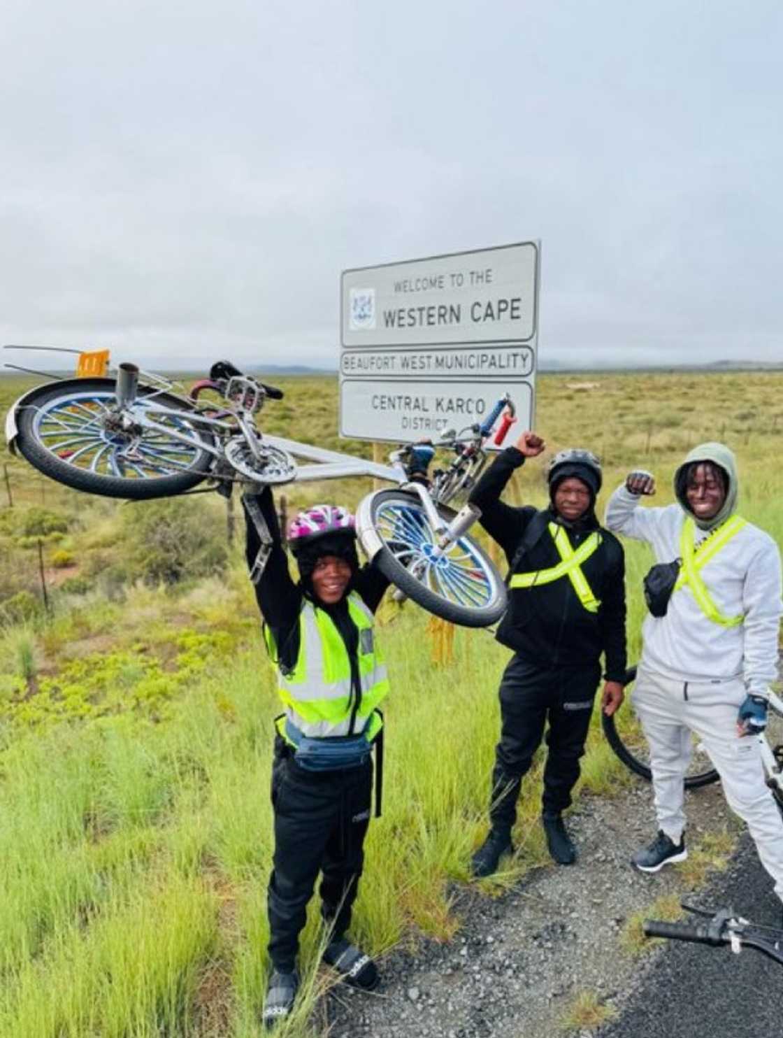 Limpopo cyclists reach Western Cape Limpopo cyclists reach Western Cape