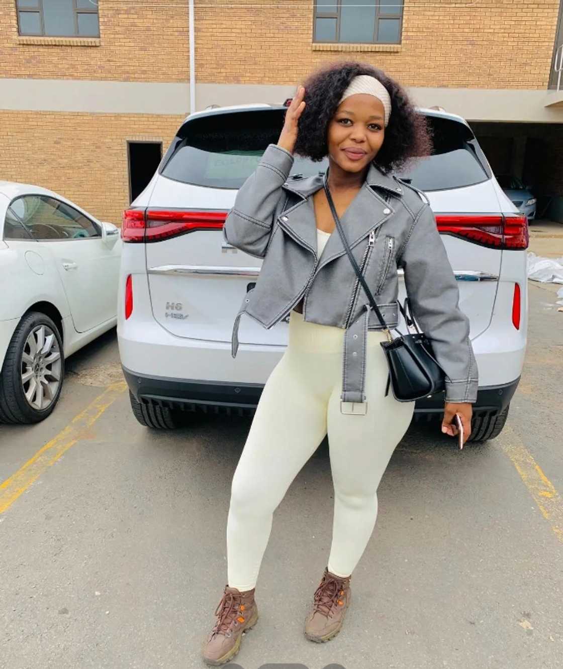 Social media users wished a hun well after seeing her R4800 salary Social media users wished a hun well after seeing her R4800 salary