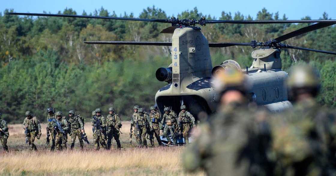 Reactions piece US Army training in KZN caught on camera: "Our soldiers training with the big boys" Reactions piece US Army training in KZN caught on camera: "Our soldiers training with the big boys"