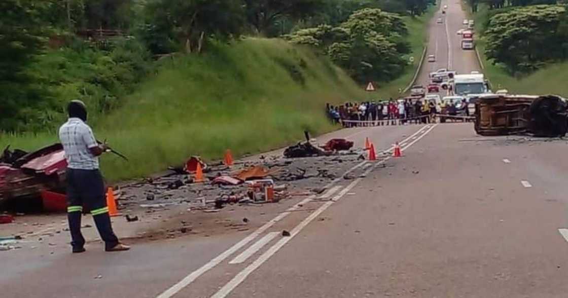 Tzaneen, Limpopo, R71, road safety, accident, head-on collision Tzaneen, Limpopo, R71, road safety, accident, head-on collision