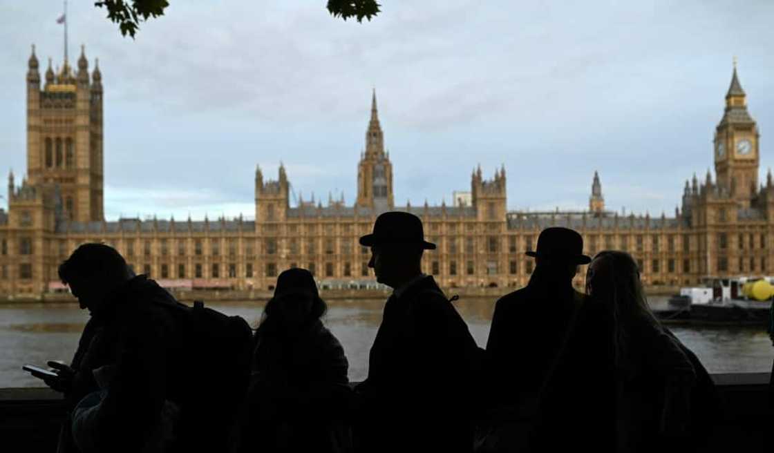The public has been told that time is running out to join the queue to see the queen's coffin lying in state The public has been told that time is running out to join the queue to see the queen's coffin lying in state