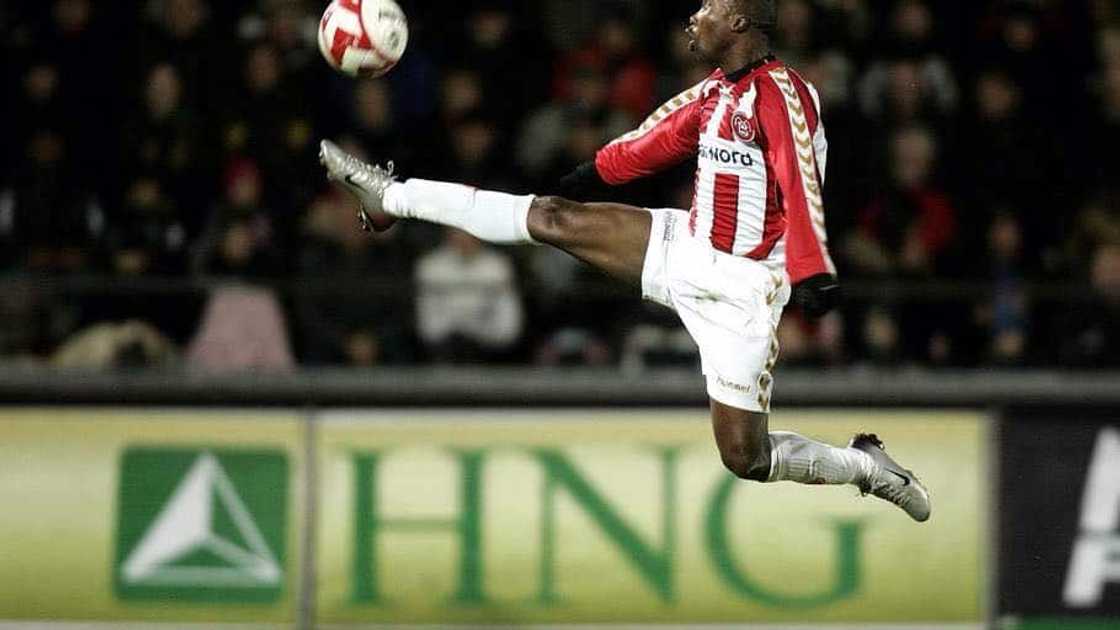 Siyabonga Nomvethe biography: age, measurements, wife, current team, stats, car, house and net worth Siyabonga Nomvethe biography: age, measurements, wife, current team, stats, car, house and net worth