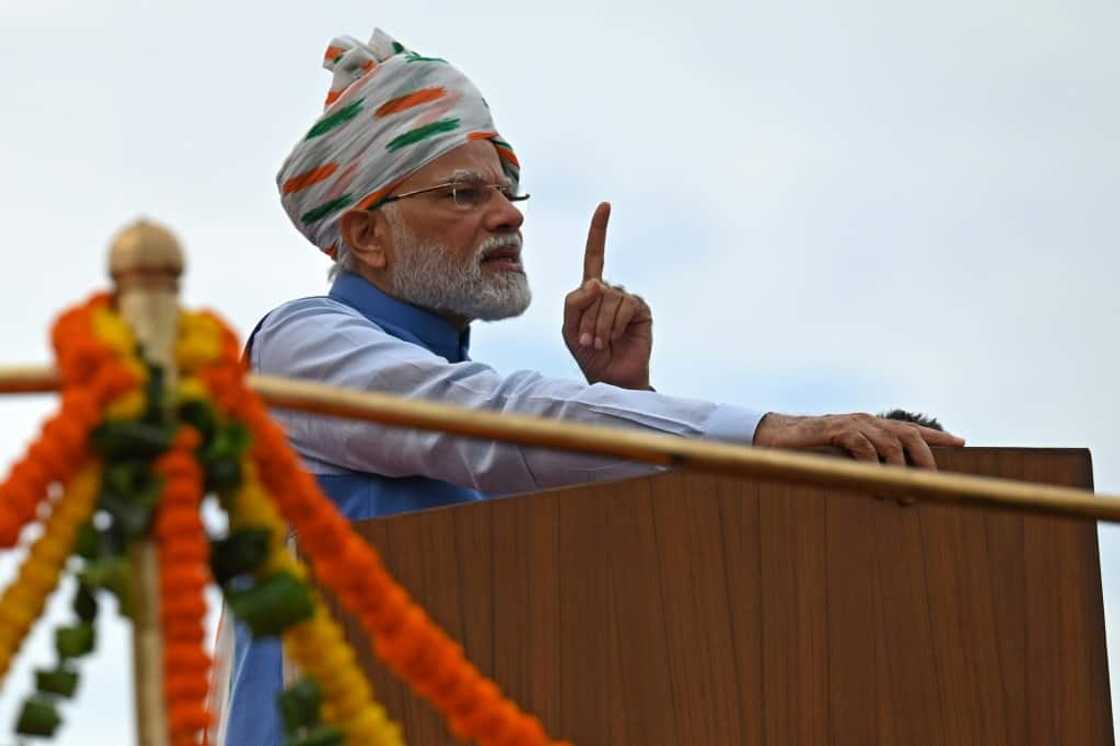 Following a 21-gun salute, reportedly executed using howitzers made domestically for the first time, the PM said Indians should shed 'colonialism in our minds and habits' Following a 21-gun salute, reportedly executed using howitzers made domestically for the first time, the PM said Indians should shed 'colonialism in our minds and habits'