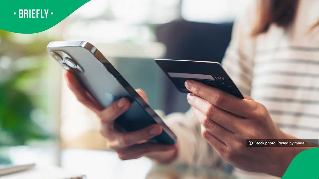 Someone was seen gripping a credit card and scrolling on their phone, indicating a digital purchase or banking activity