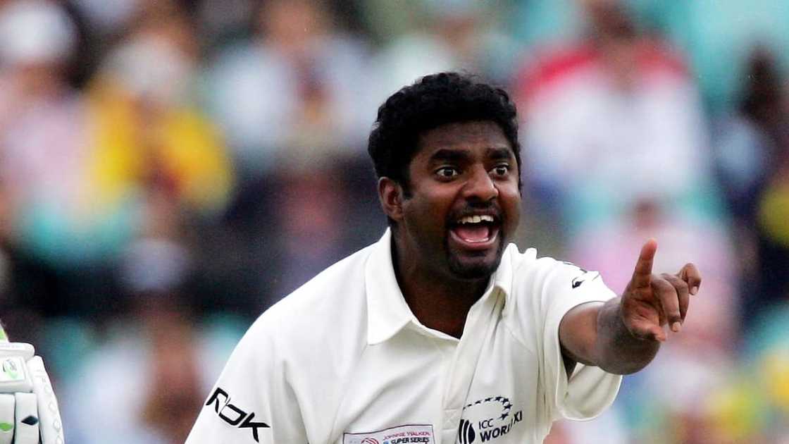 Is Muttiah Muralitharan a wrist spinner?