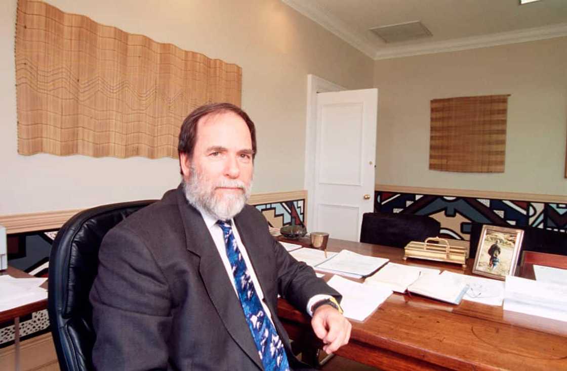 Who is Nicky Oppenheimer and his family? Who is Nicky Oppenheimer and his family?