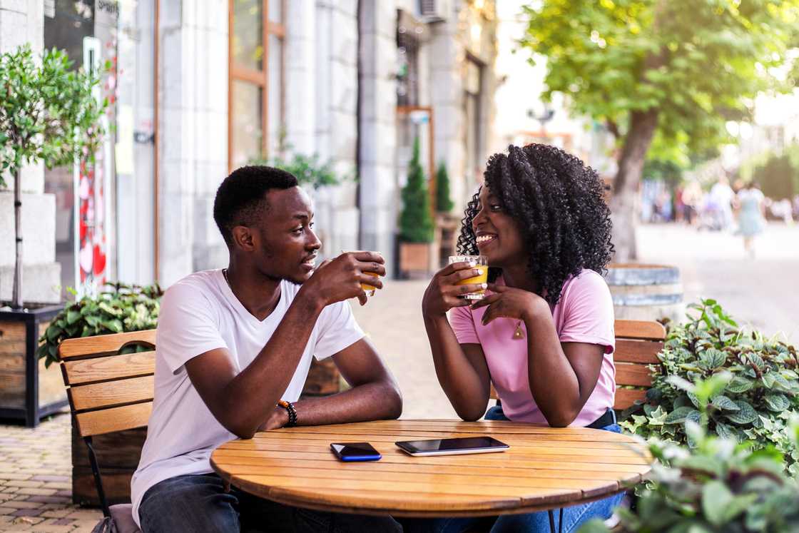 Tinder couple got an audience Tinder couple got an audience