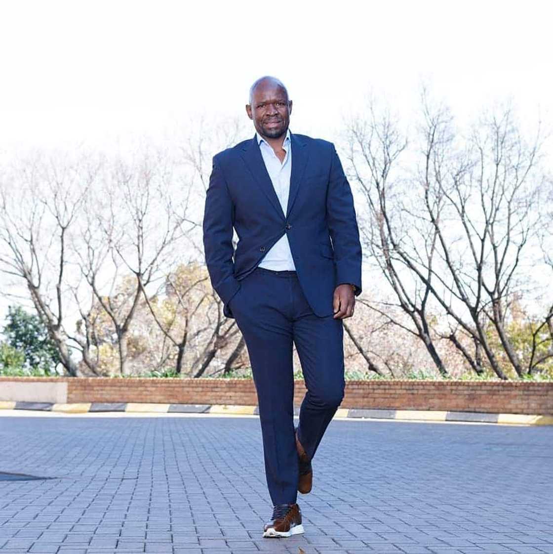 Steve Komphela biography: age, nationality, children, wife, education, teams coached, interview, memes, book, Instagram and latest news