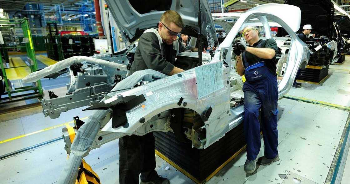 Mercedes-Benz South Africa to engage shed 700 jobs