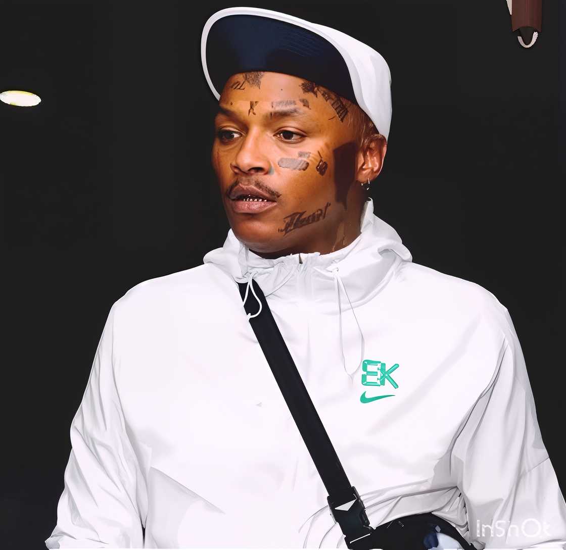 Netizens reacted to Shebe's cosy moment with a woman Netizens reacted to Shebe's cosy moment with a woman