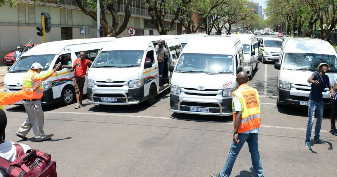 Taxi industry warns government national shutdown taxi fare hike Taxi industry warns government national shutdown taxi fare hike