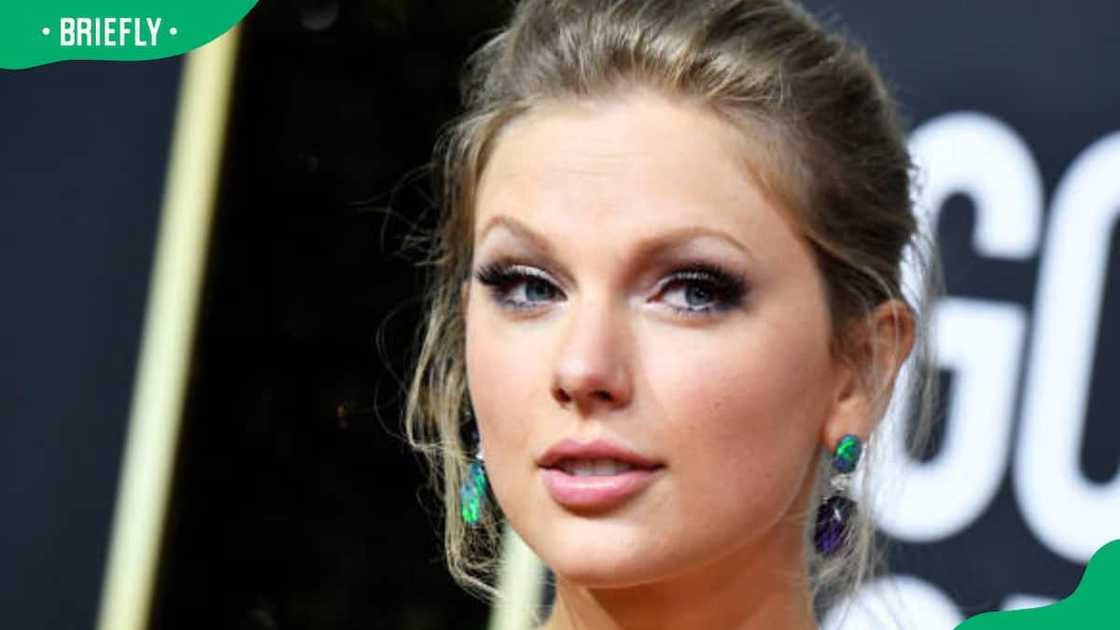 Taylor Swift at the 77th Annual Golden Globe Awards Taylor Swift at the 77th Annual Golden Globe Awards