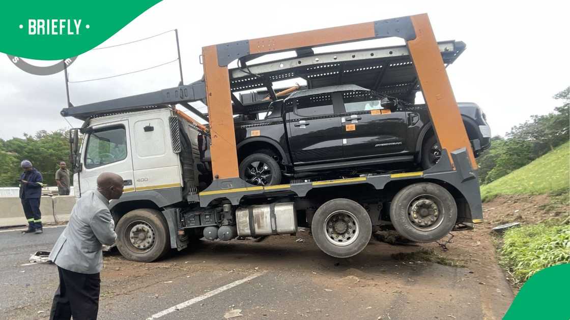 A vehicle carrier overturned on the N3 Durban bound A vehicle carrier overturned on the N3 Durban bound