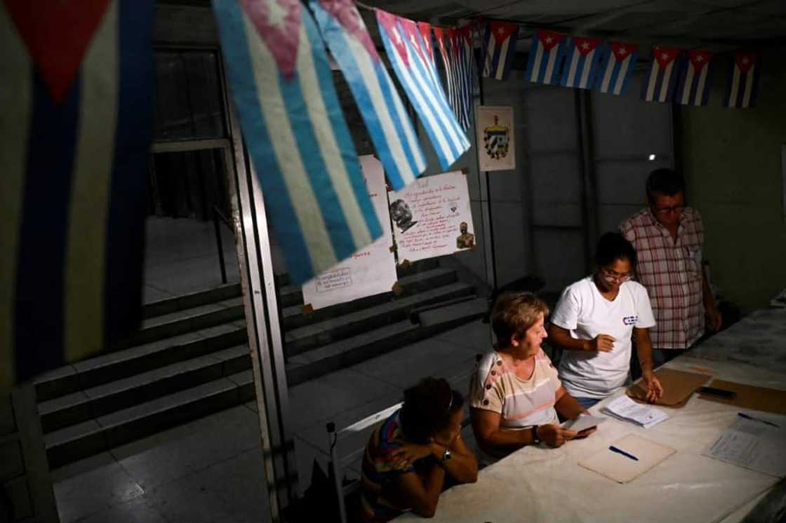 Electoral authorities count ballots at a polling station in Havana, on September 25, 2022 Electoral authorities count ballots at a polling station in Havana, on September 25, 2022