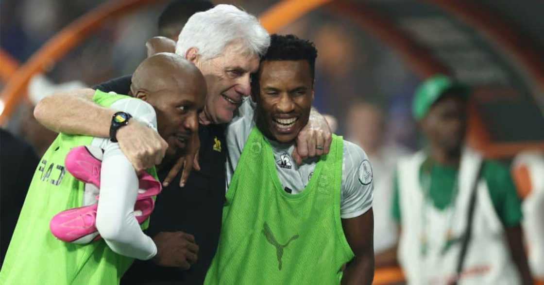 Hugo Broos hugged Bafana Bafana players