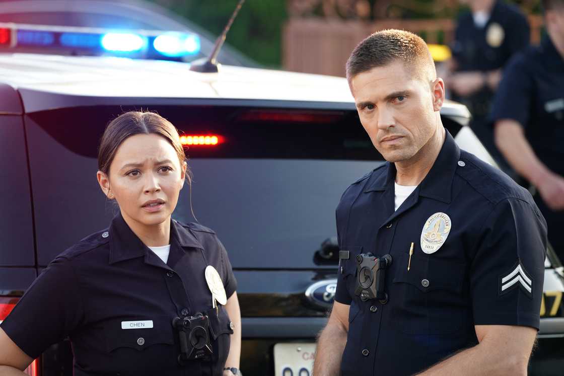 Melissa O'Neil and Eric Winter acting in The Rookie Melissa O'Neil and Eric Winter acting in The Rookie