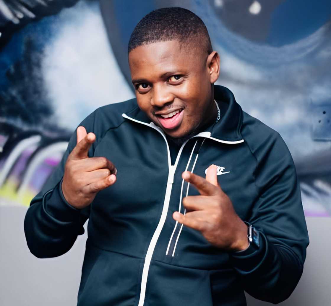 DJ Jaivane purchased his 2nd car after a week of buying his first one DJ Jaivane purchased his 2nd car after a week of buying his first one