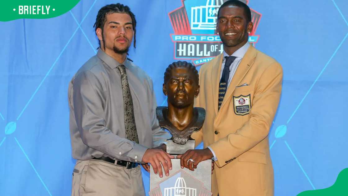 Randy Moss (R) and son Thaddeus Moss at the Tom Benson Hall of Fame Stadium Randy Moss (R) and son Thaddeus Moss at the Tom Benson Hall of Fame Stadium