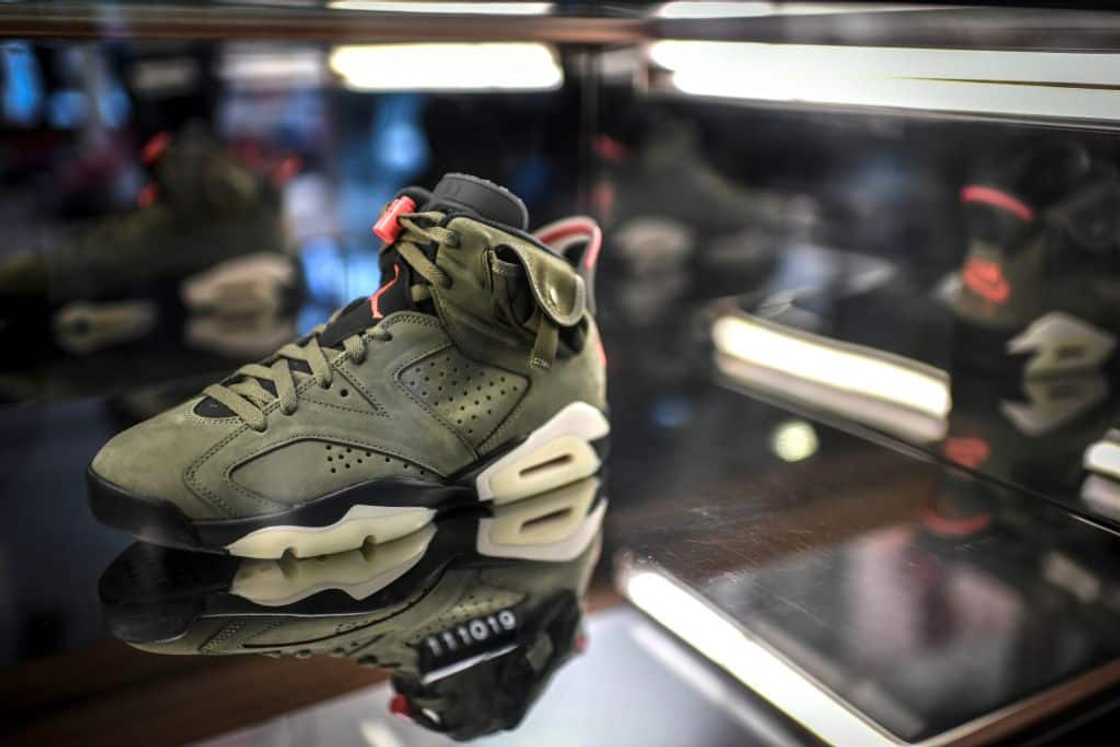 Travis Scott x Air Jordan 4 (F&F) Travis Scott x Air Jordan 4 (F&F)