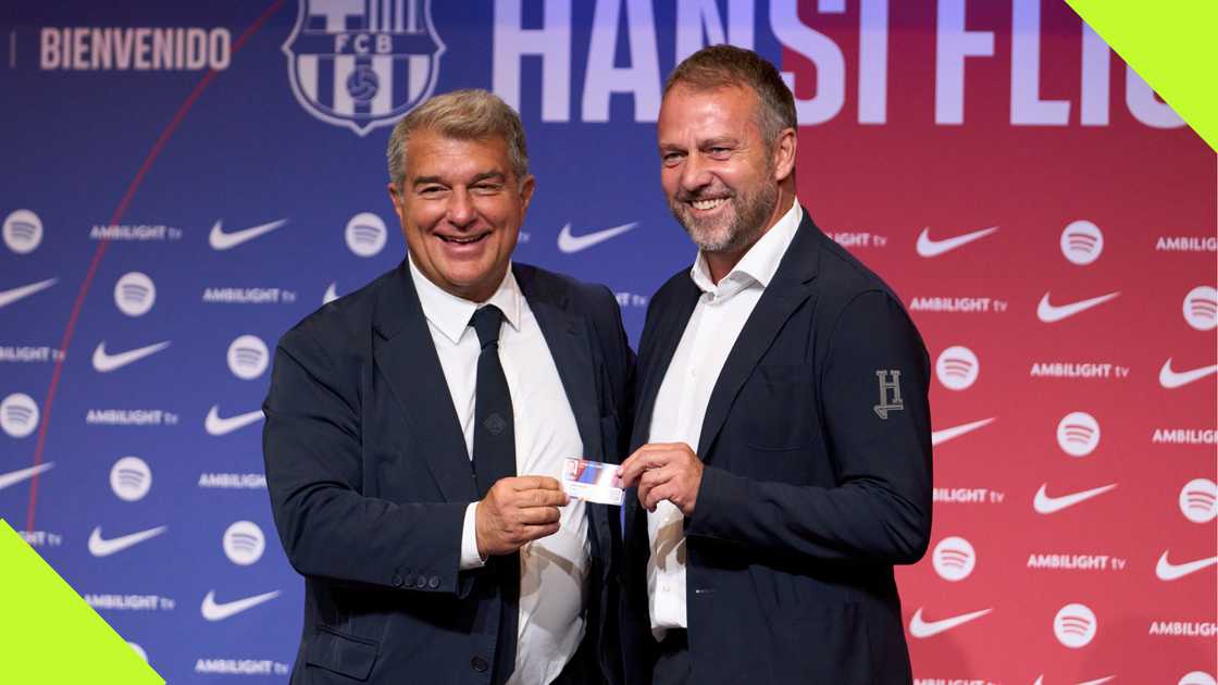 Hansi Flick and Barcelona President Joan Laporta.