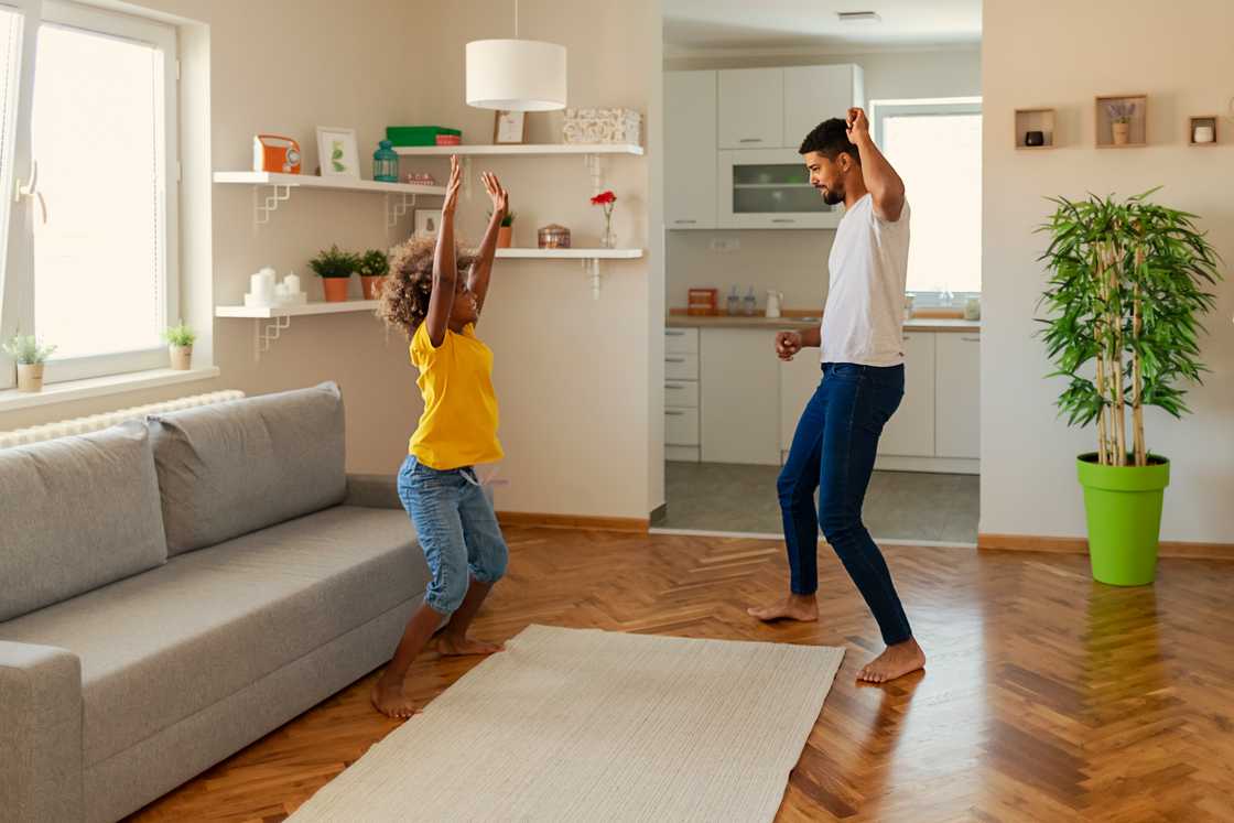 Teenage girl trainig dad Teenage girl trainig dad