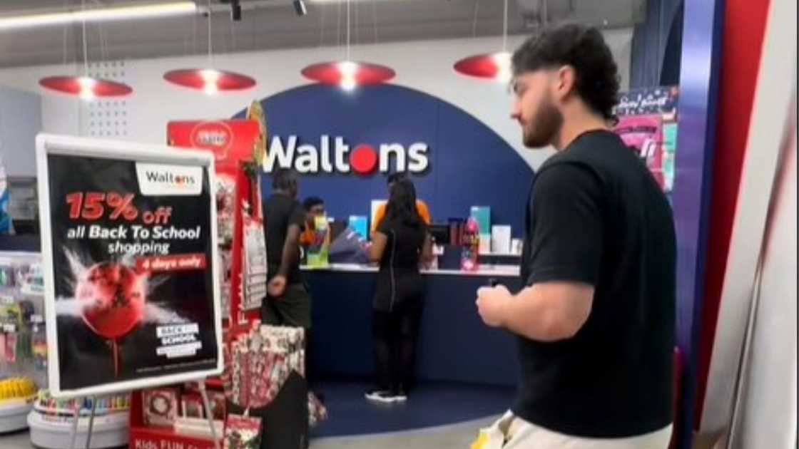 Bigman KG gives away money with Waltons